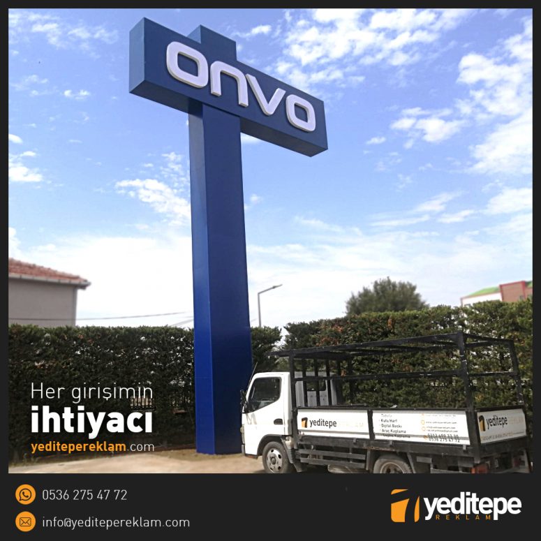 Onvo Totem tabelasında, zeminde fırın boyalı alüminyum kompozit panel kullanılmıştır. Harflerimiz kutu harftir. Harf ön yüzeyi plexglass , yanakları fırın boyalı alüminyumdur.